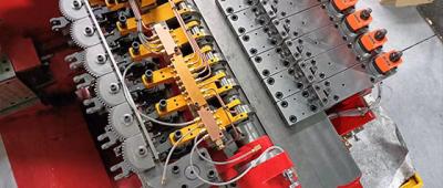 Er kaldskjæremaskiner med flere stasjoner nøyaktige?